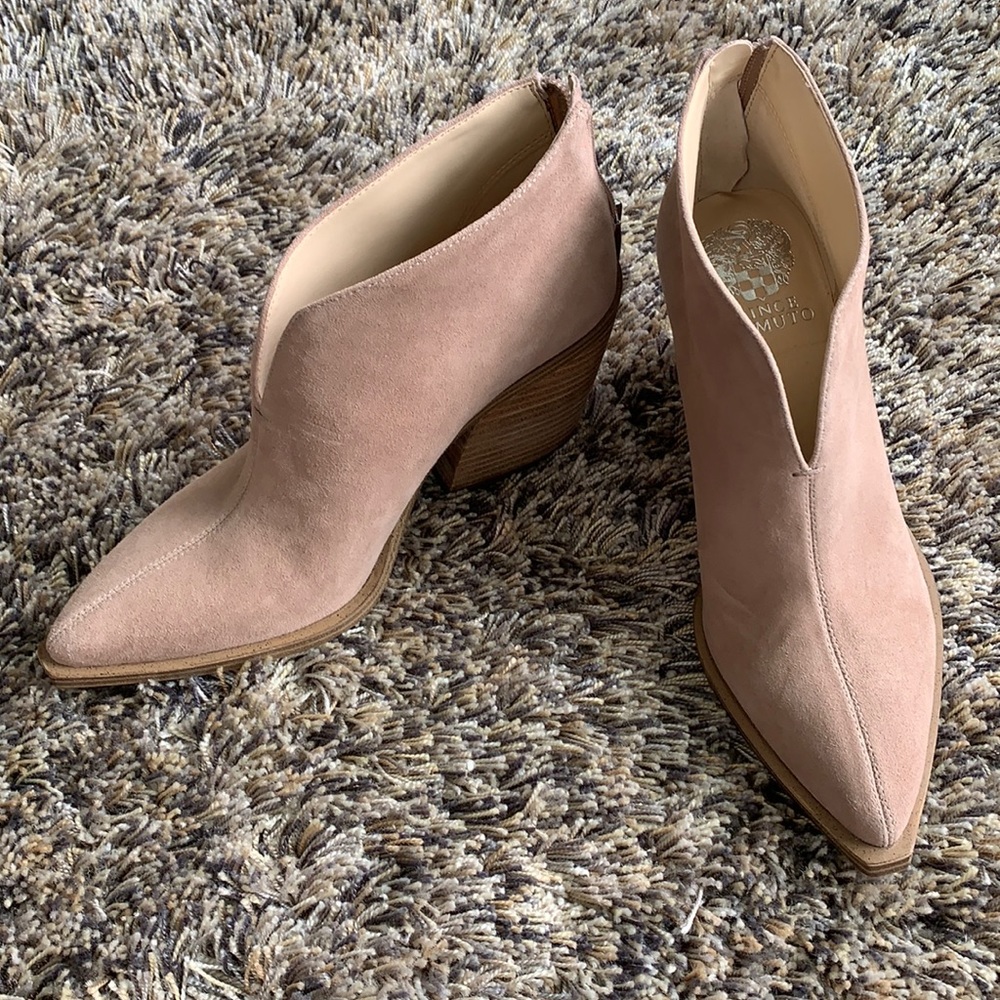 BRAND NEW Vince Camuto booties
